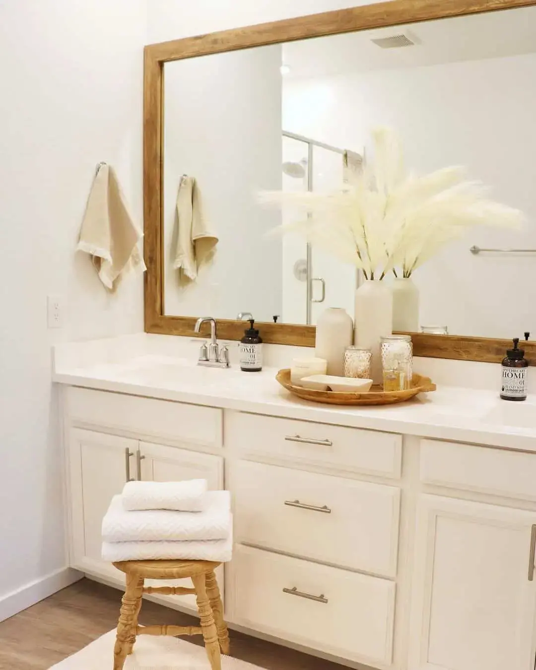 Fluffy Pampas Grass Adds Boho Texture to a Vanity