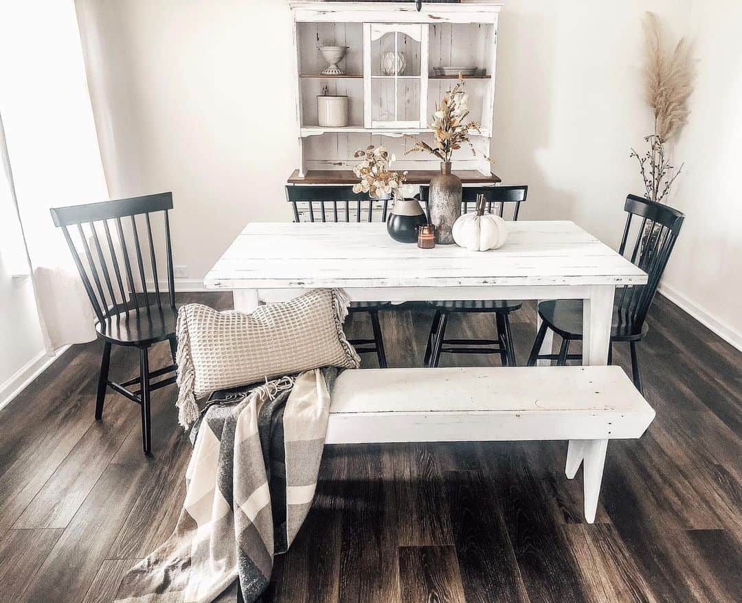 White Bench for Casual Seating with Cozy Throw