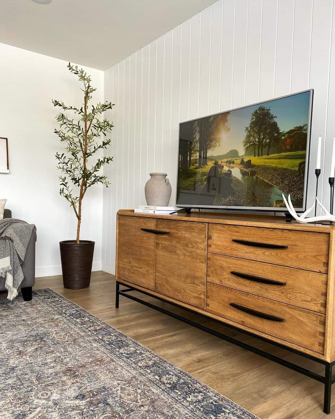 Achieve a Clean Backdrop with Vertical White Slats