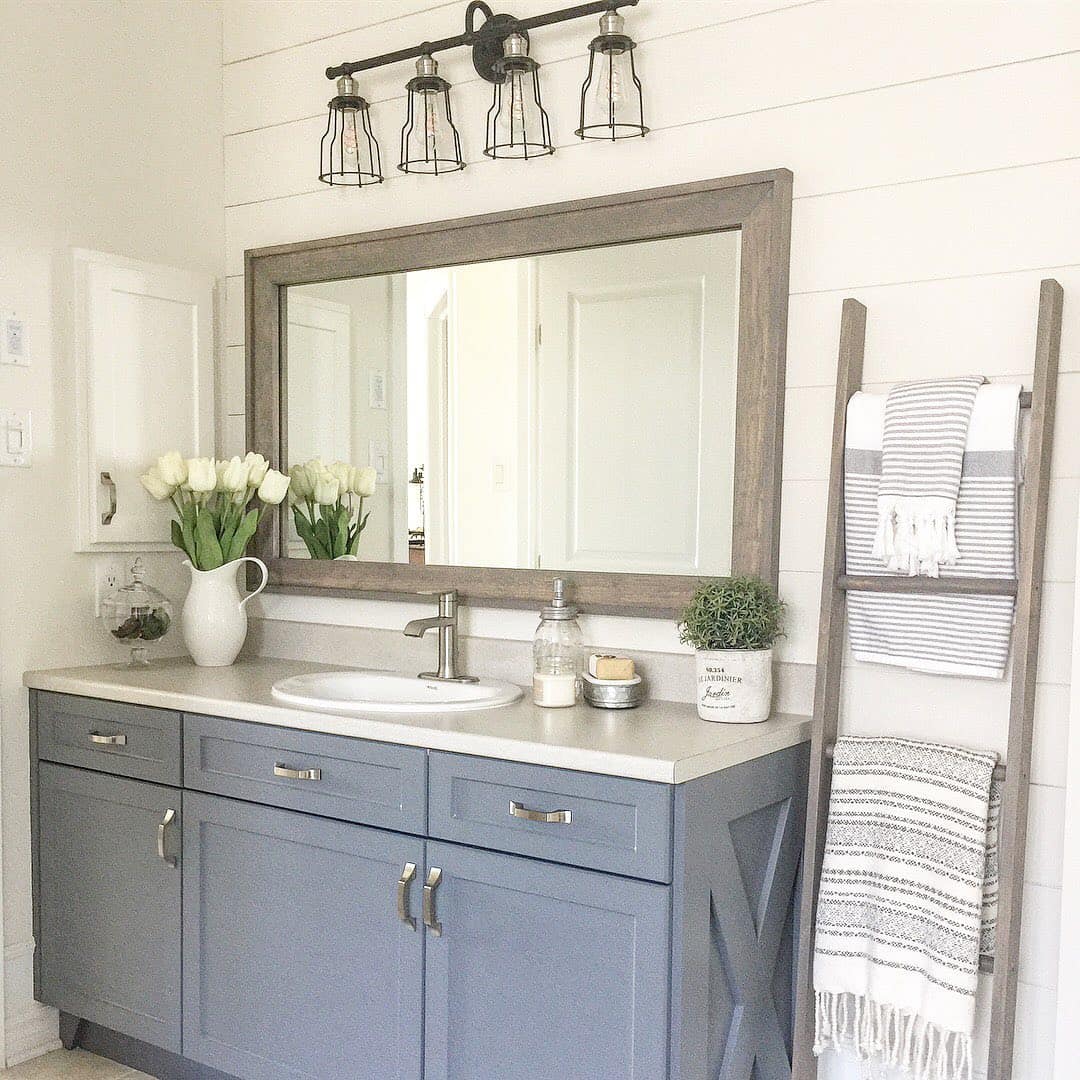 Vertical Towel Storage for Small Bathrooms