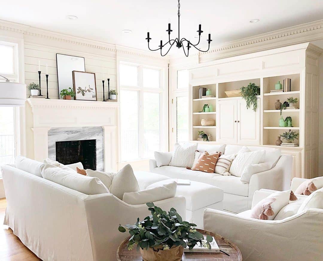 Built-In Shelving Frames a Cozy Seating Nook