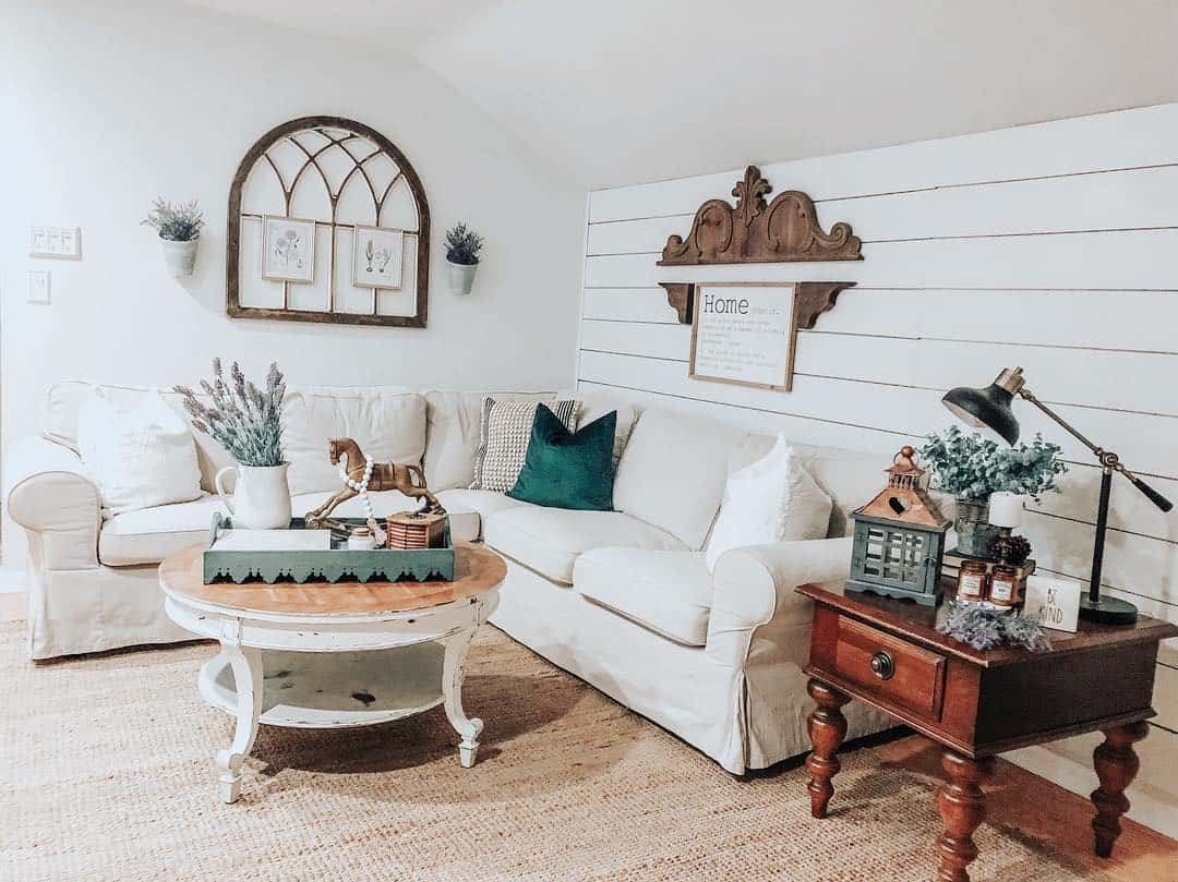 Round Coffee Table With a Decorative Green Tray