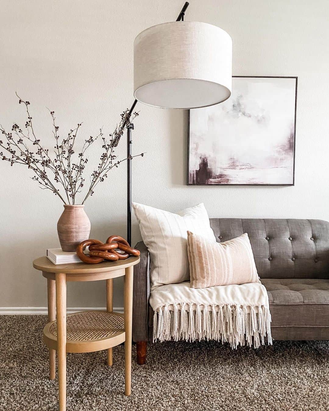 Wooden Chain Decor Adds a Sculptural Touch to Your Side Table