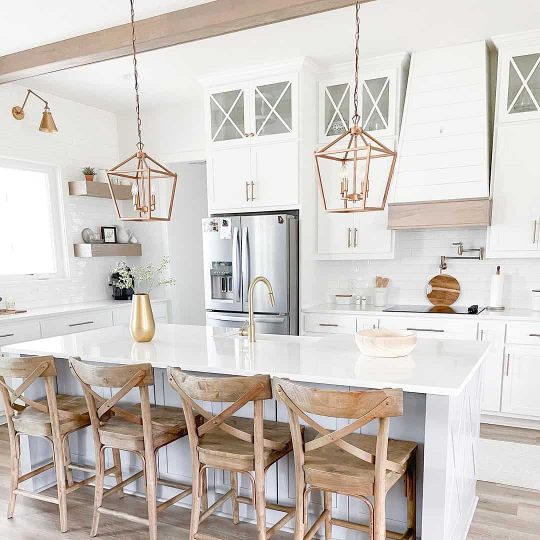 Metallic Vase Adds a Gleaming Pop to Island Counter