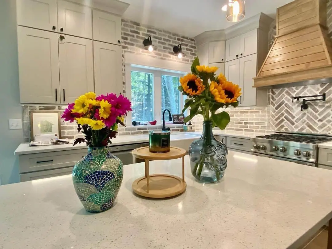 Textured Mosaic Vase Adds a Pop of Color