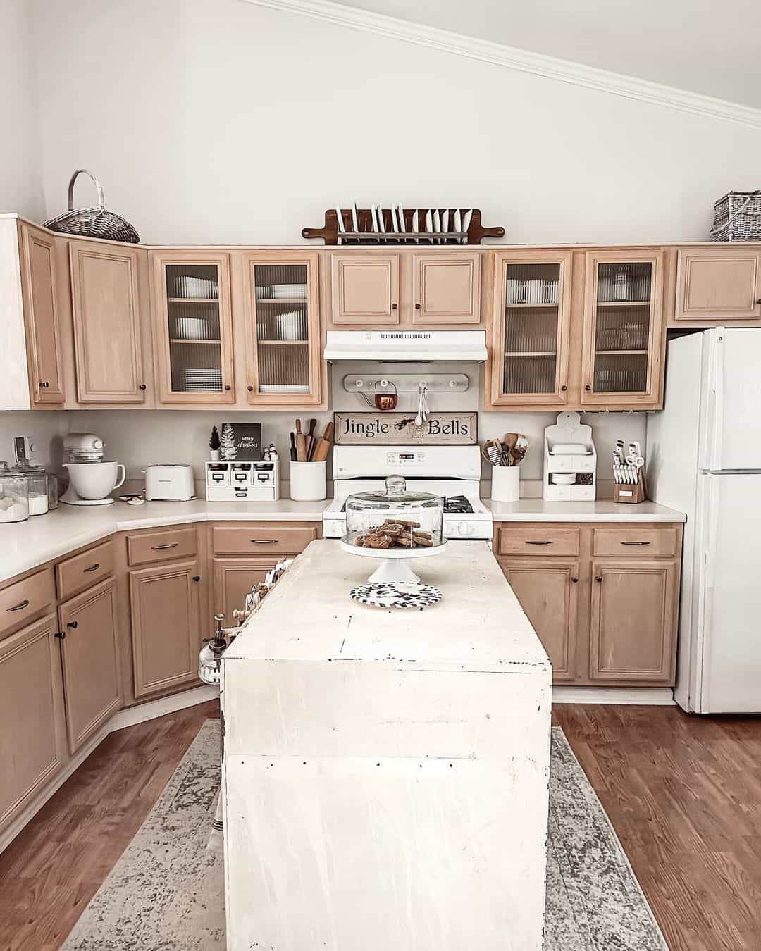 Glass-fronted cabinets display dishes neatly