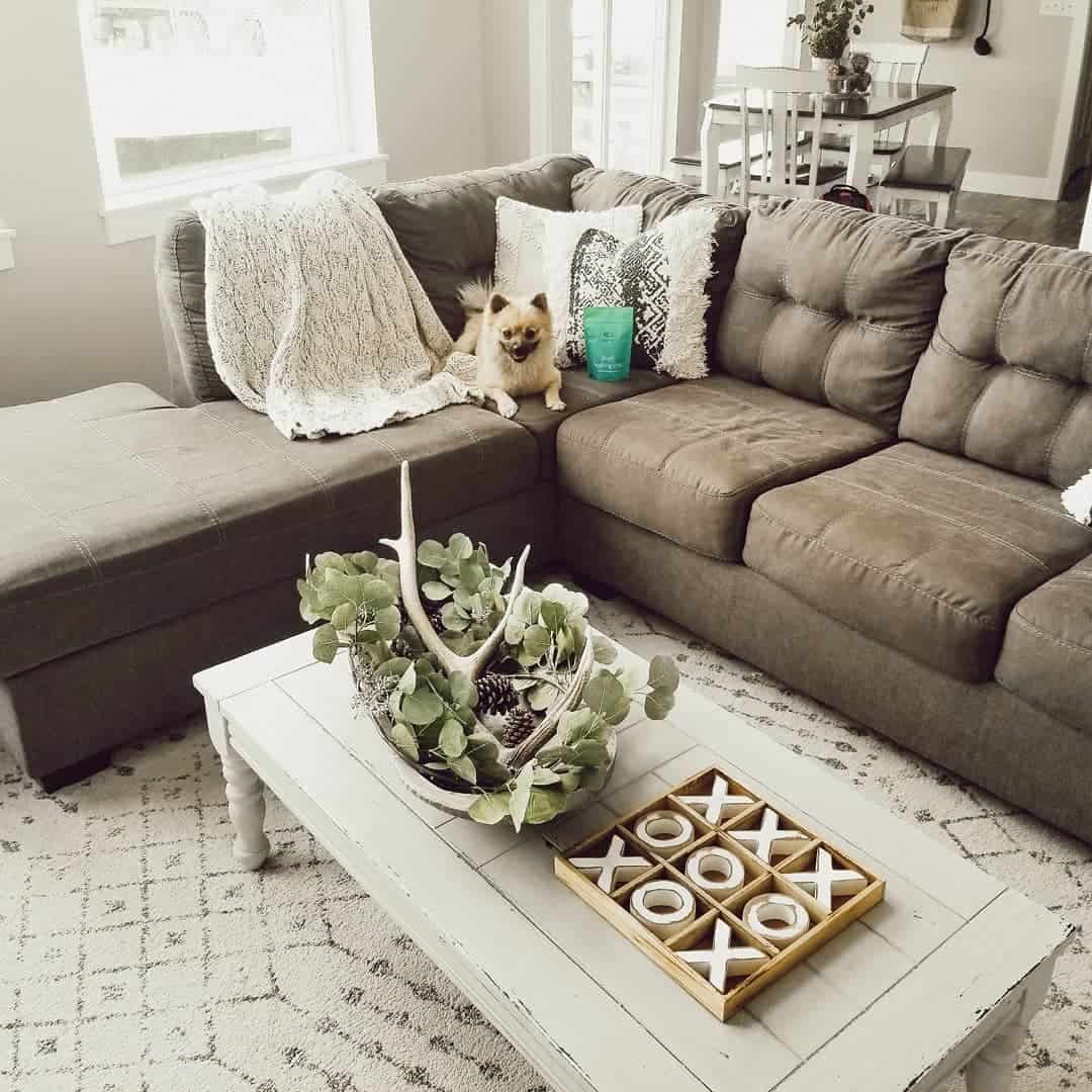 White Coffee Table Holds Natural Decor and Tic-Tac-Toe