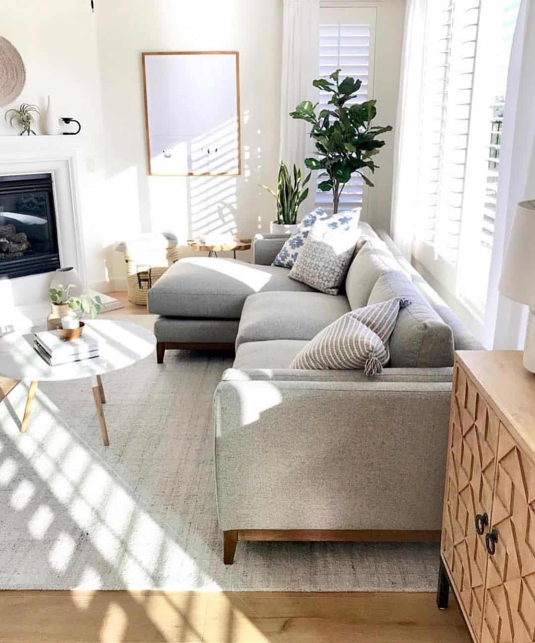 Minimalist Round White Table with Wood Legs