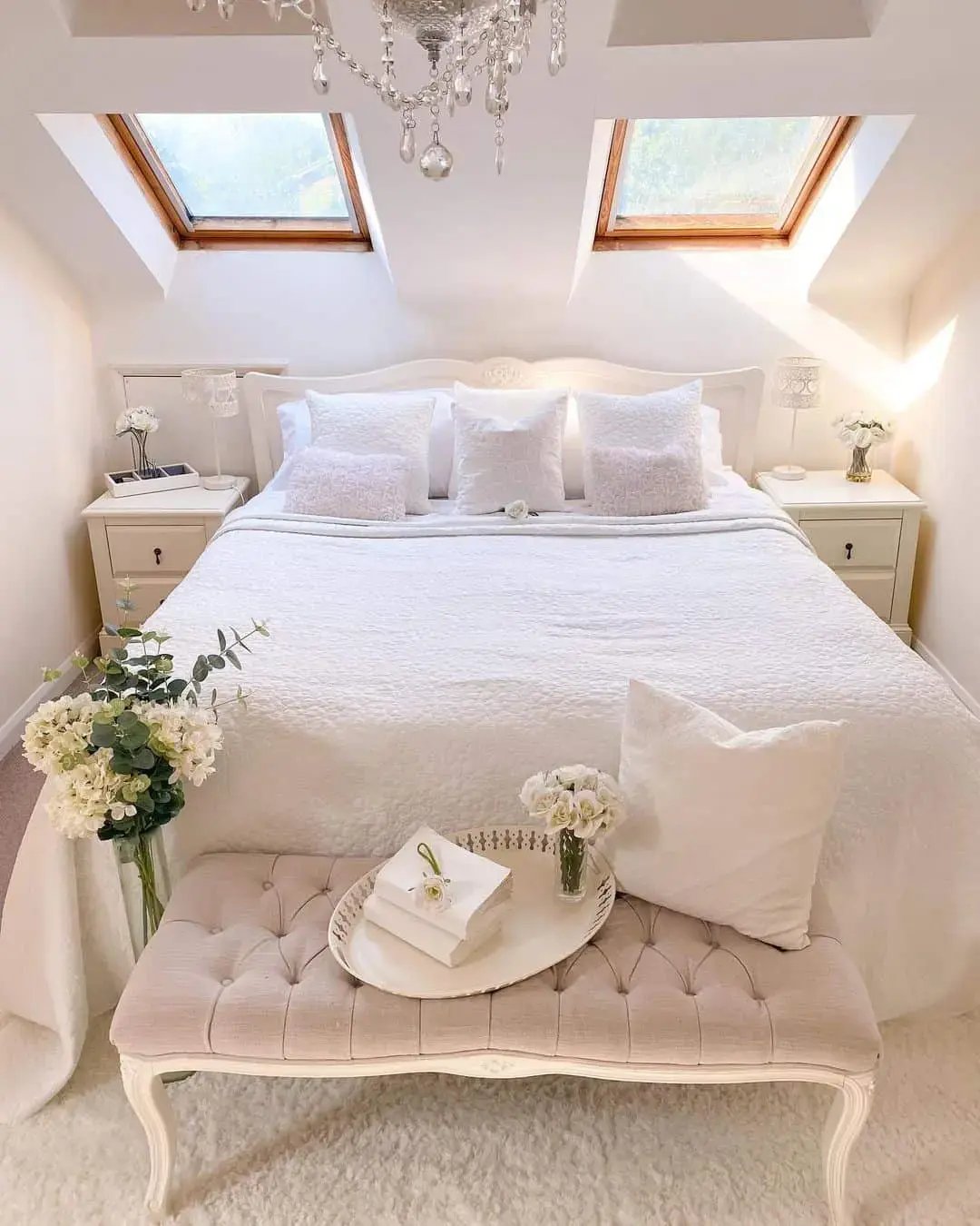 Tufted Upholstered Bench Grounds a Cozy Bedside Area