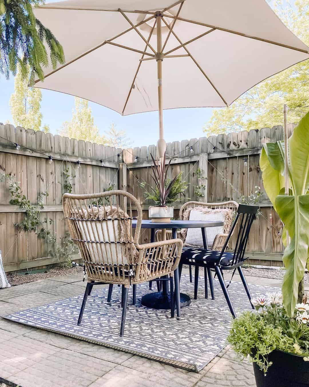 Define Your Dining Area with a Patterned Outdoor Rug