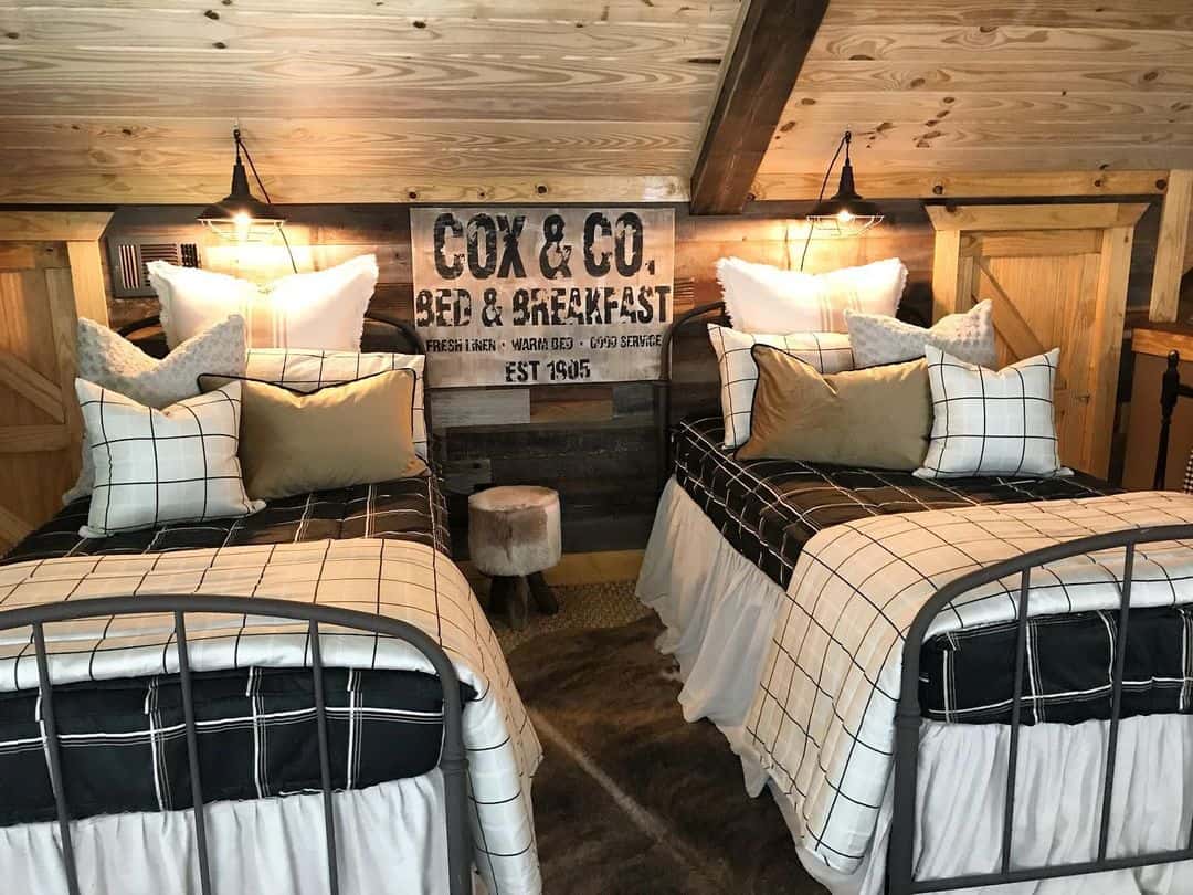Grid Bedding for a Cozy, Layered Look