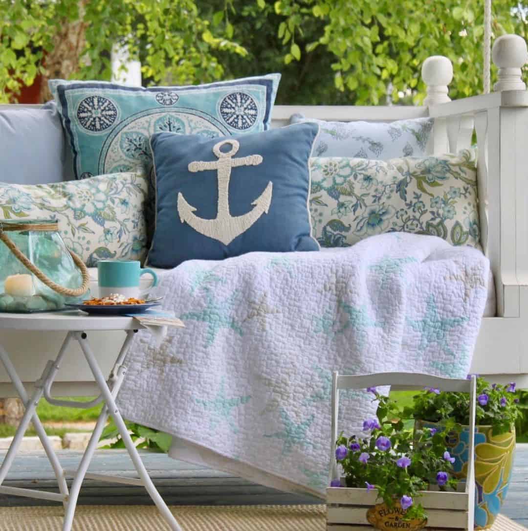 White Quilt With Starfish Pattern Evokes the Ocean