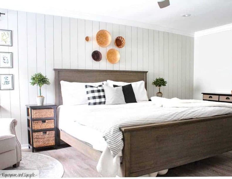 Design a Textured Gallery with Woven Plates
