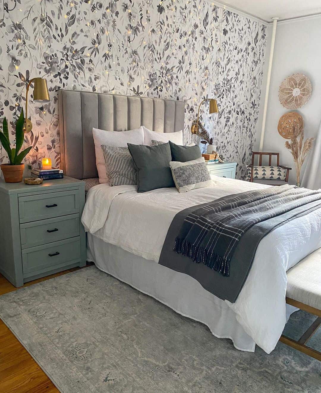 Delicate Floral Wallpaper With Twinkling Lights Creates an Enchanting Backdrop