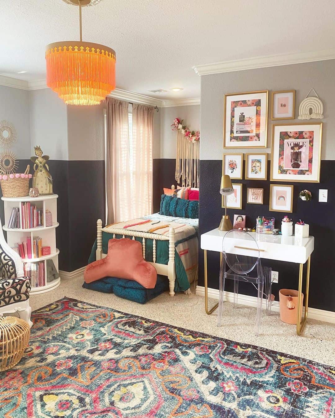 Personalize Your Desk Area With a Fashion and Art Gallery Wall