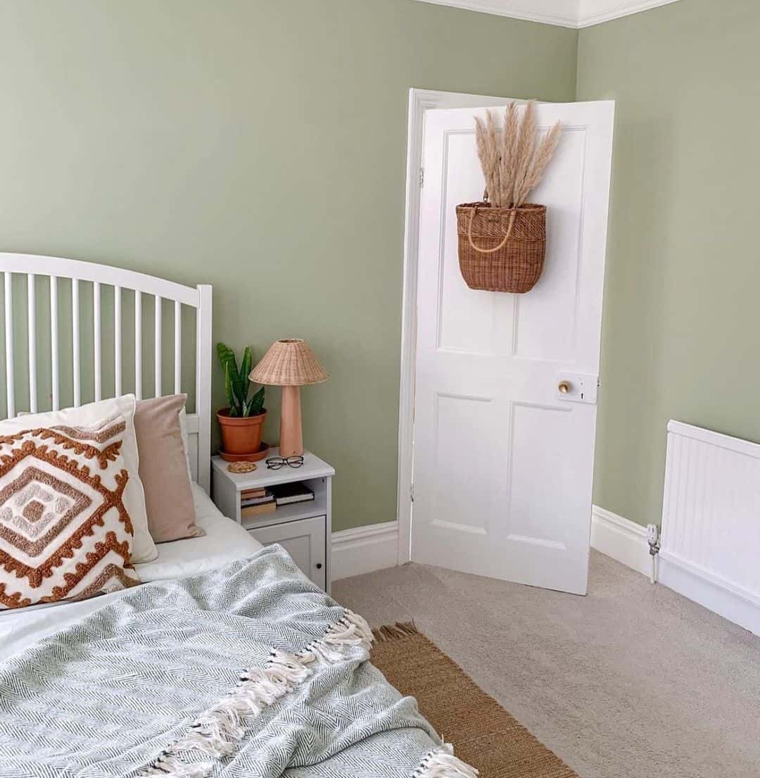 Woven Wall Basket Adds Pampas Grass Texture to Door