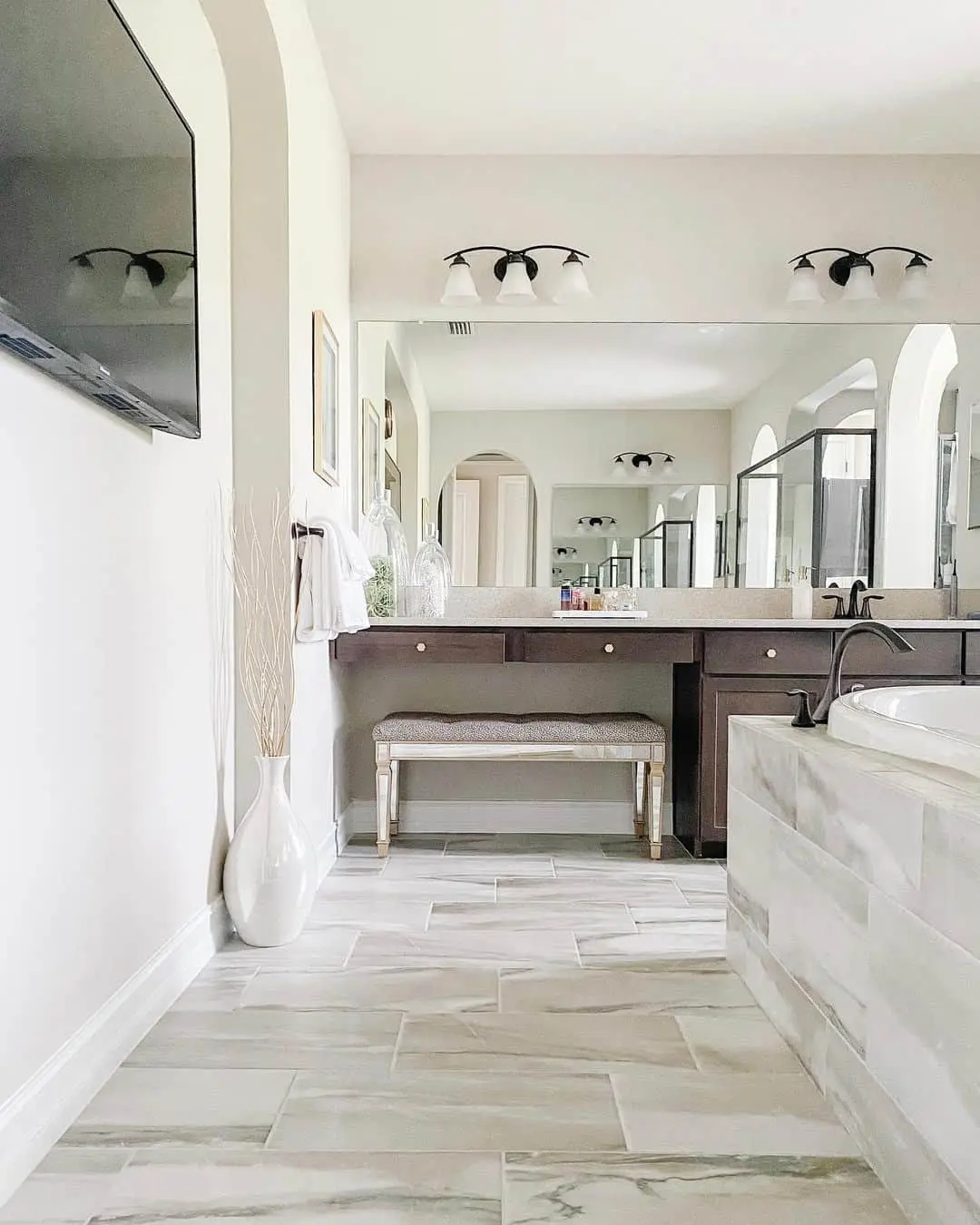 Mirrored Vanity Bench Adds Glamour To Dressing Area