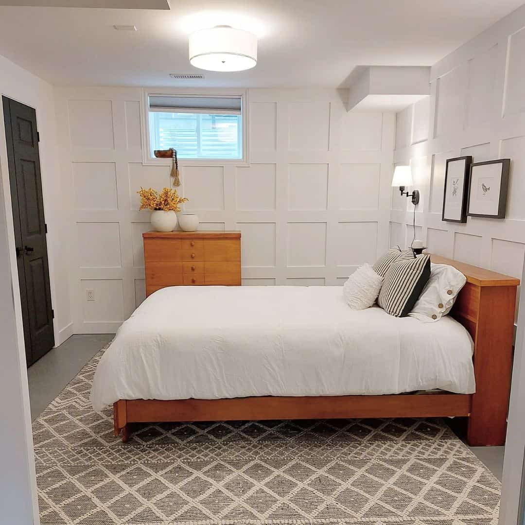 Grid Wainscoting Offers a Backdrop for Layered Textures