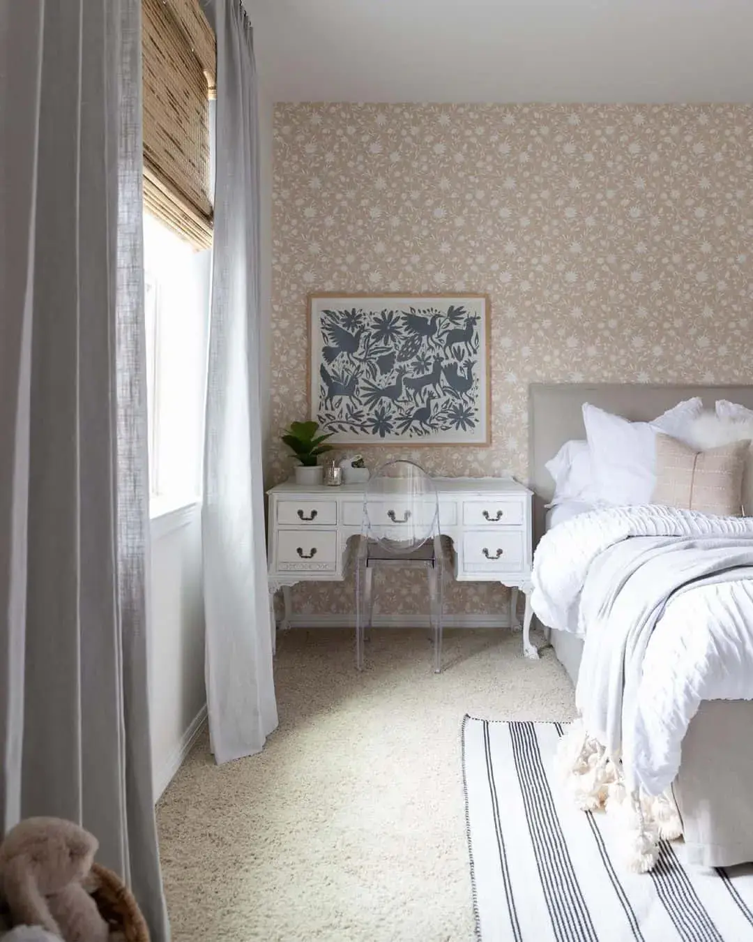 Choose Floral Wallpaper for a Soft, Romantic Backdrop