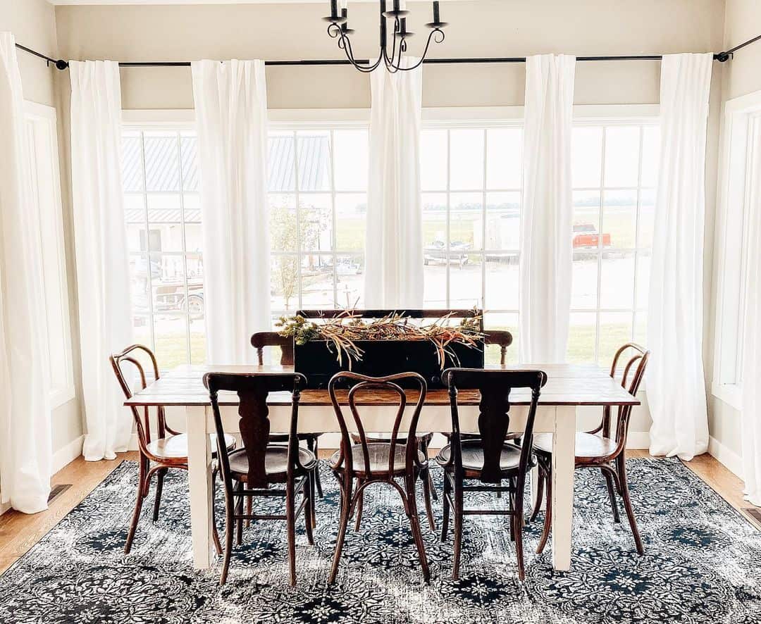 Dark Oriental-Style Rug Adds Pattern