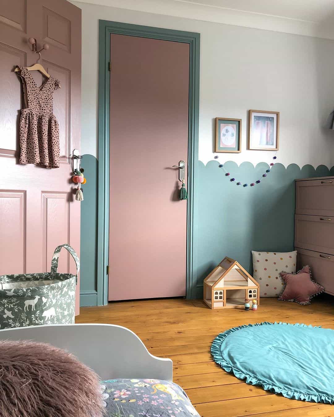 Scalloped Border for a Playful Two-Tone Wall