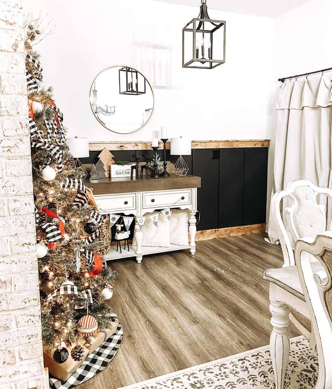 Classic Buffalo Check Tree Skirt for Holiday Decor