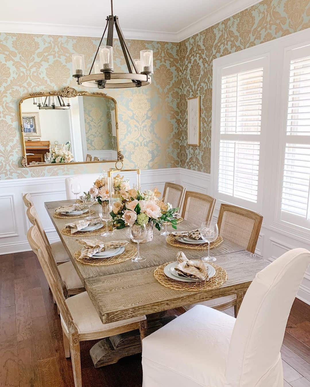 Ornate Gold Mirror Reflects a Warm, Inviting Dining Scene