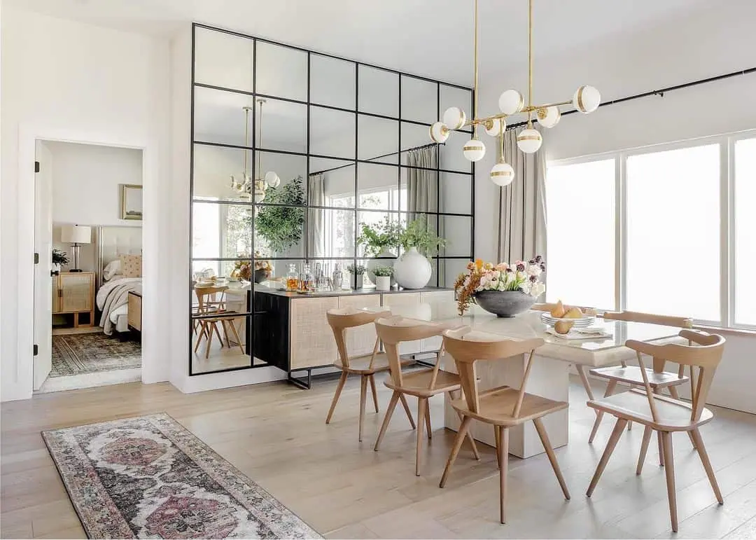 Room-Dividing Grid Mirrors Create a Light-Filled Dining Space