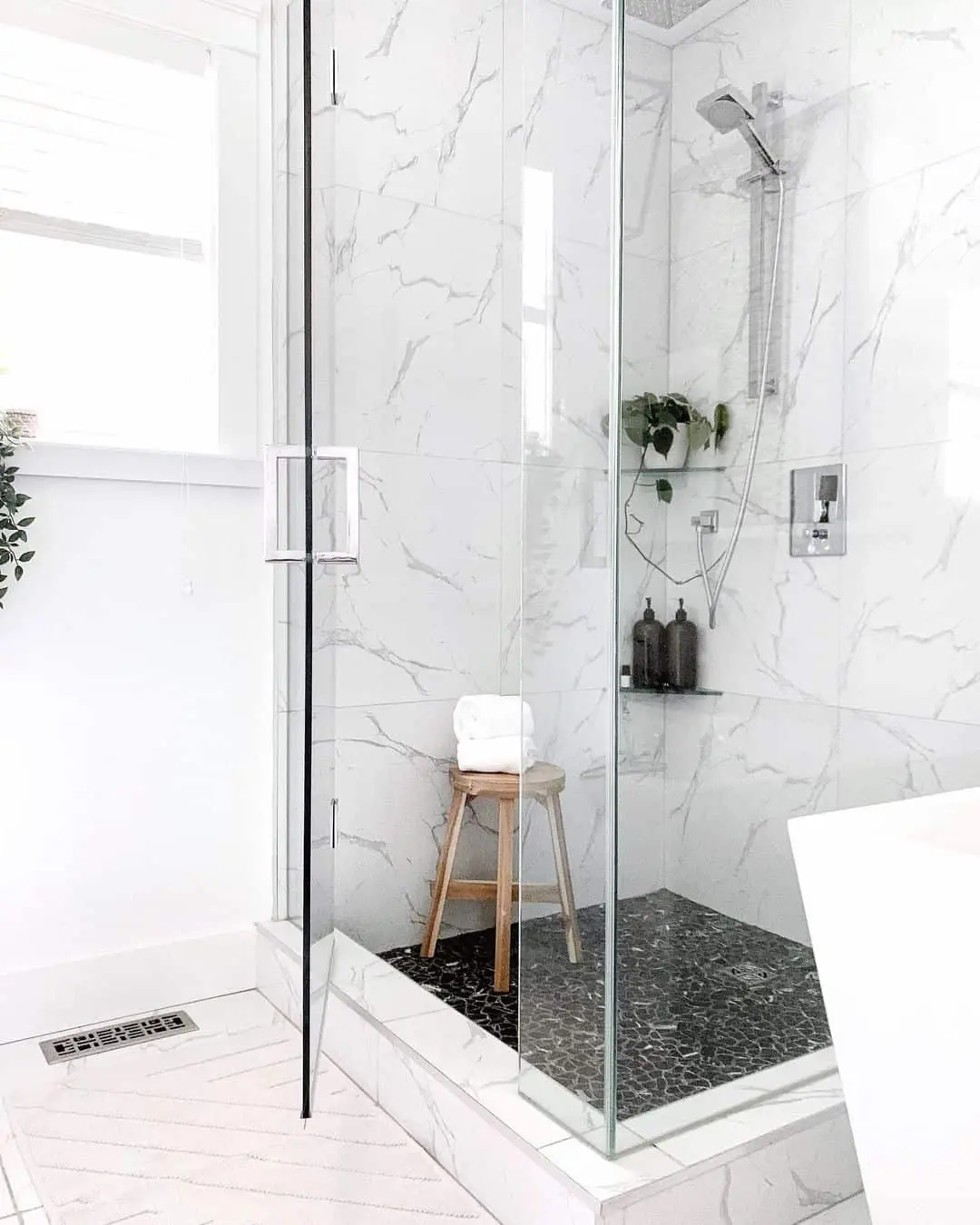 Wooden Stool Adds a Natural Element to the Shower