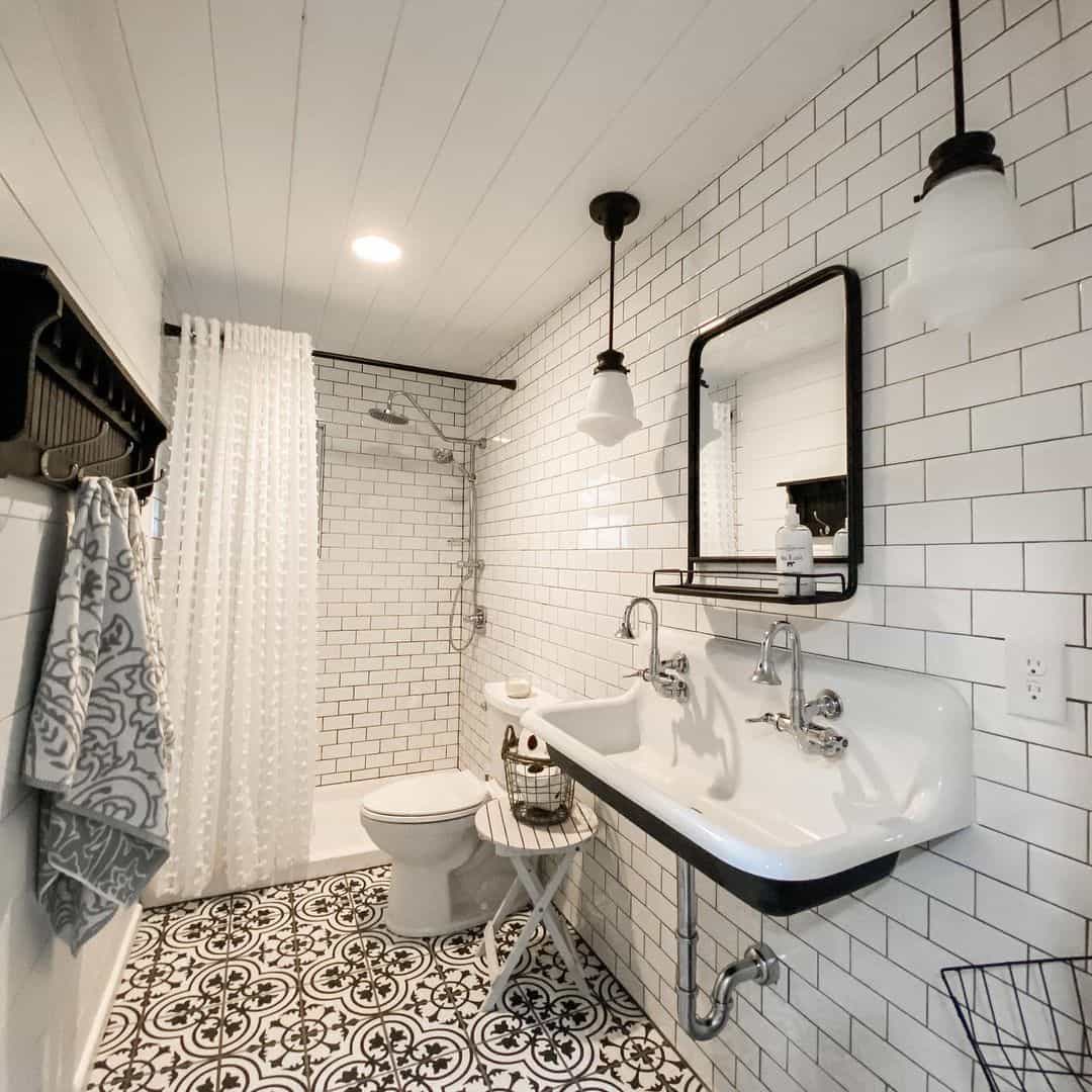 Black and White Floor Tiles Create a Bold, Vintage Statement