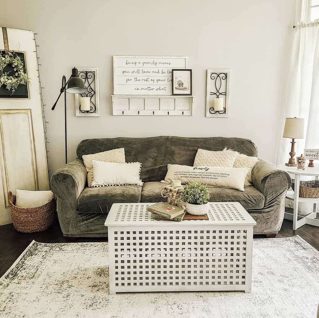 Wall Shelf With Hooks for Keys and Mail