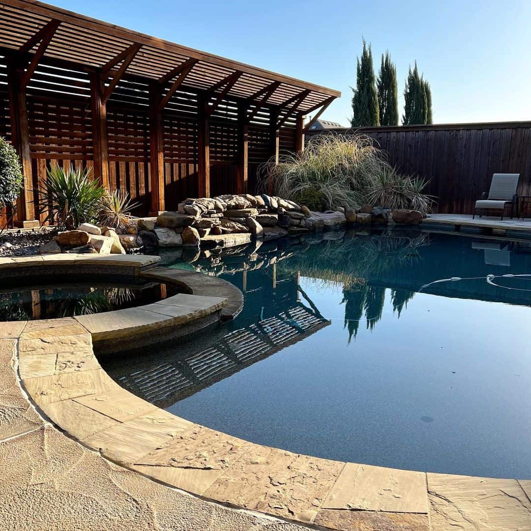 Curved Stone Edge Blends Spa Into Pool