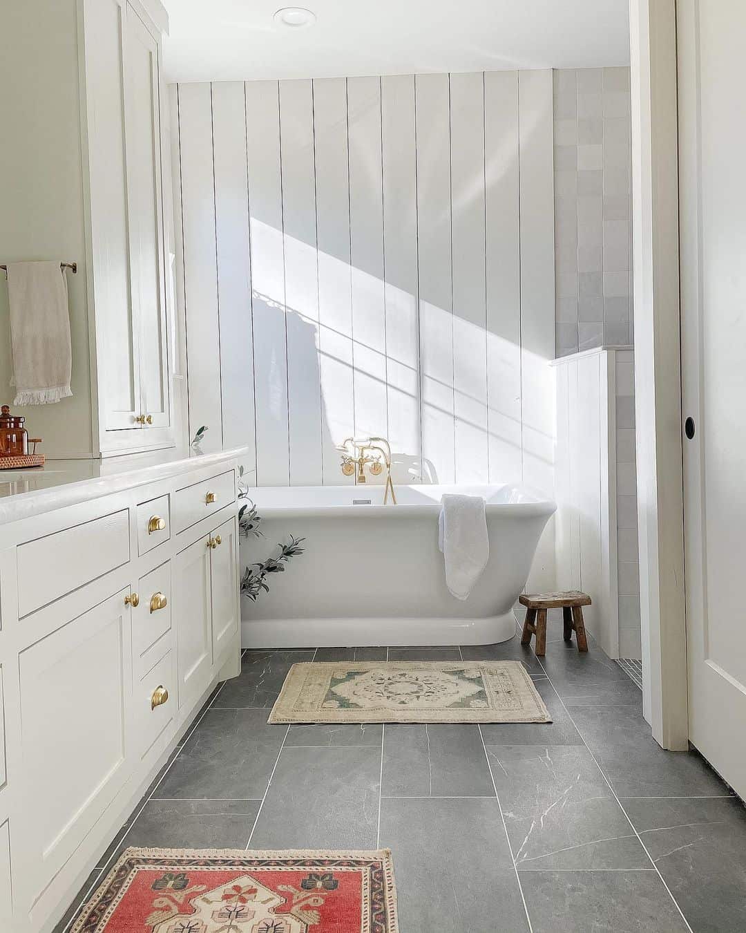 Large Format Slate Tiles for a Modern Foundation