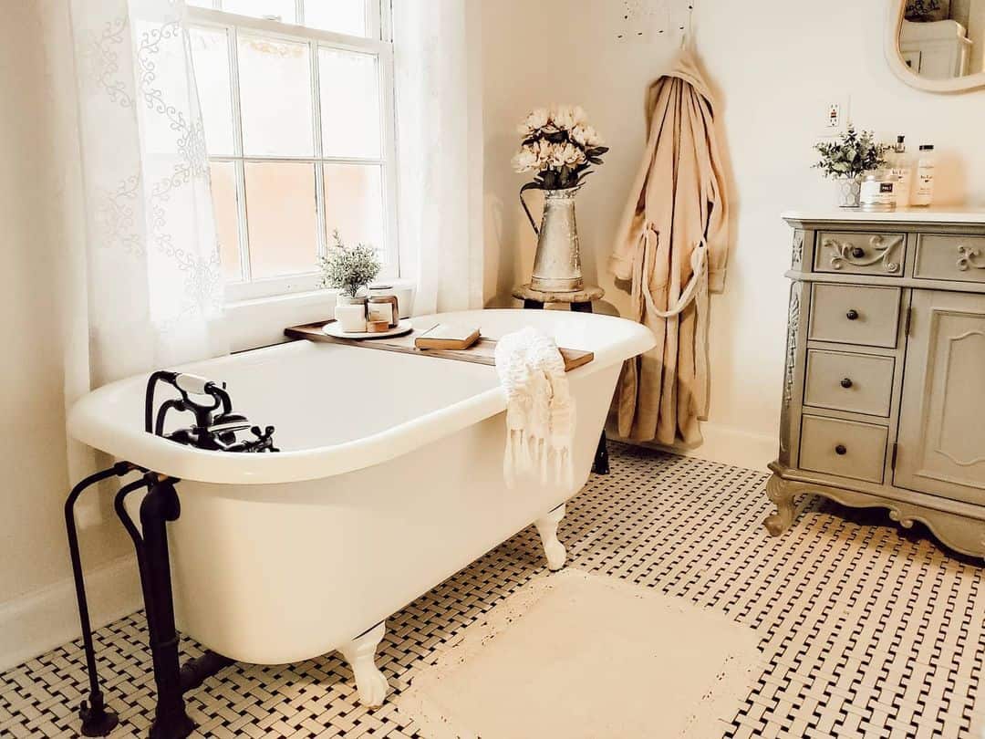 Small Black and White Tiles for a Classic Foundation