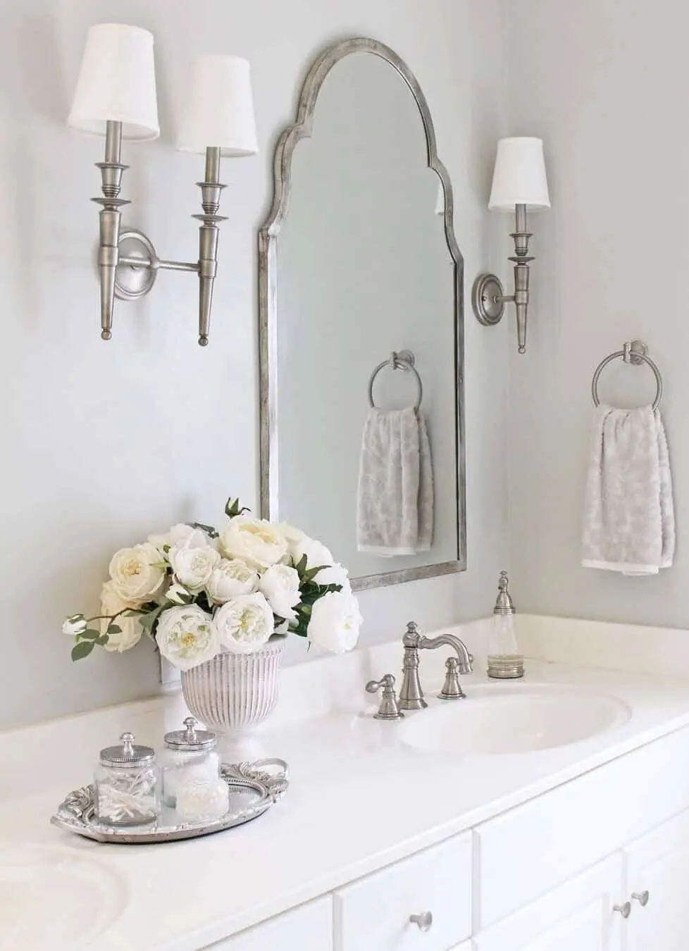 Choose a Scalloped Arch Mirror for Vintage Charm