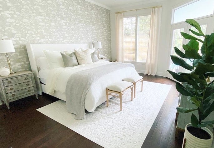 Soft Cloud-Like Wallpaper Creates a Dreamy Backdrop