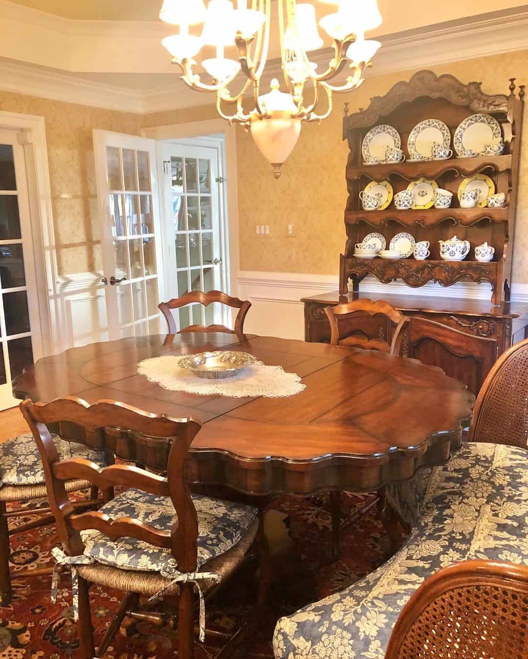 Soften Your Table Shape with a Scalloped Edge