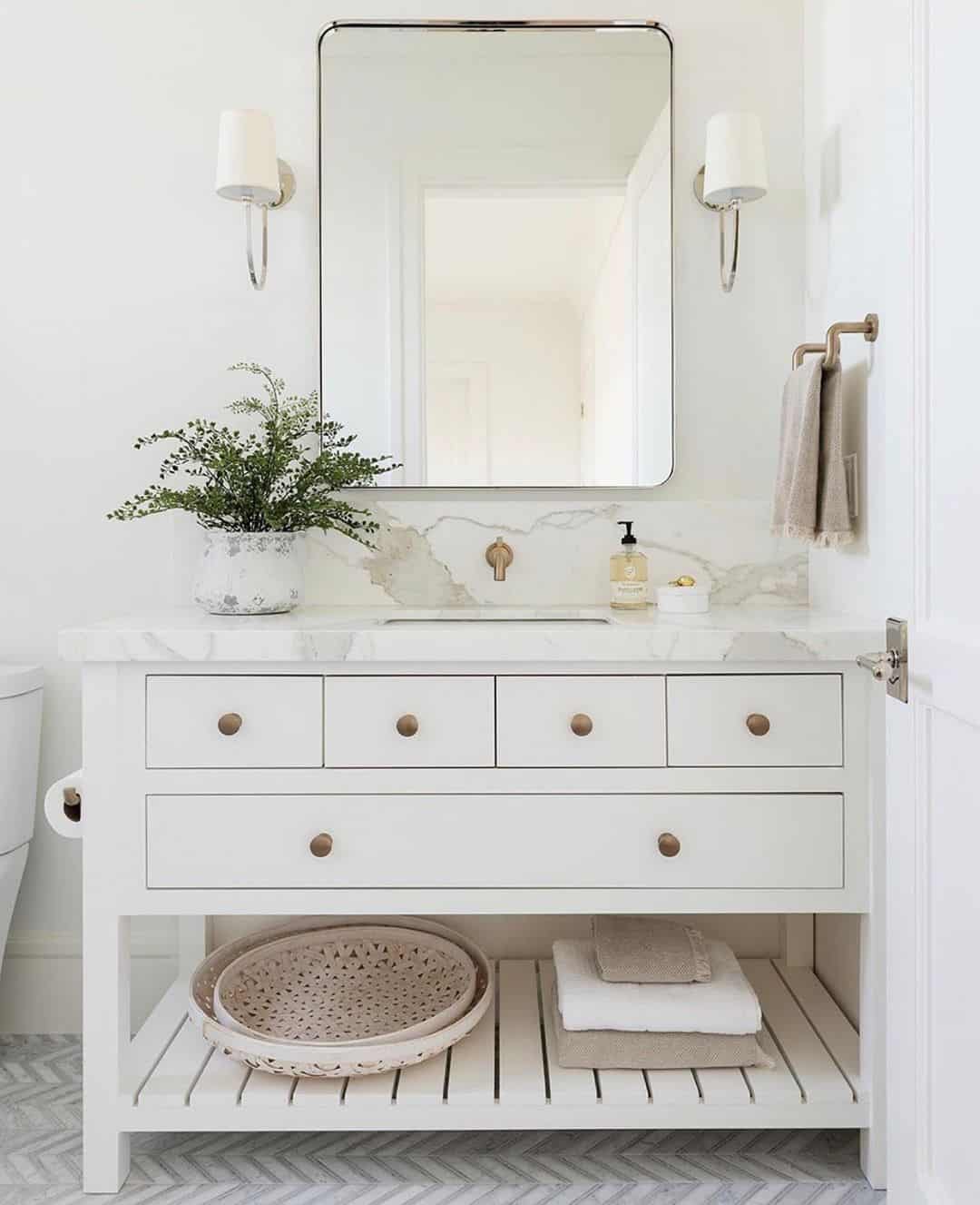 Slatted Shelf Offers Airy Storage for Towels and Baskets