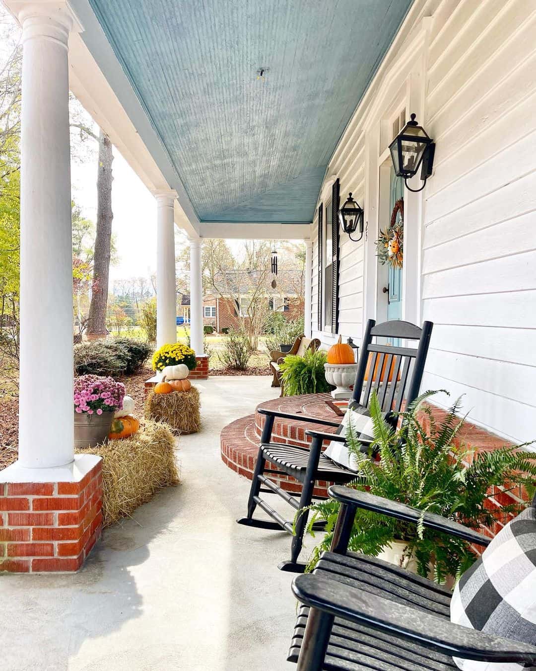 Paint Your Porch Ceiling a Surprising Sky Blue