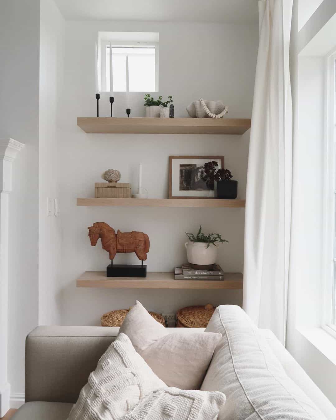 Carved Wooden Horse Sculpture Adds Rustic Charm to Your Shelving