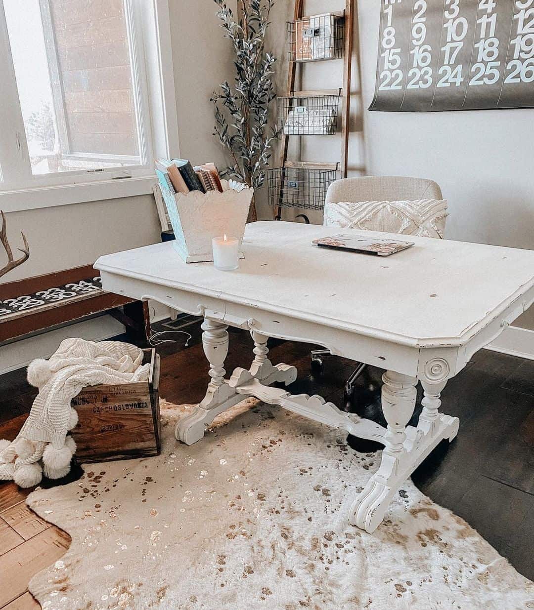 Vintage Wooden Crate Stores Cozy Throws Near Your Desk