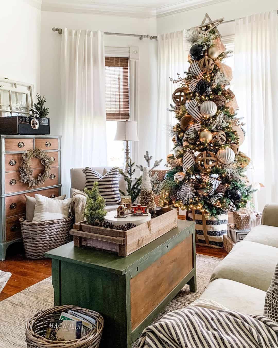 Green Trunk Coffee Table Anchors a Festive Holiday Scene