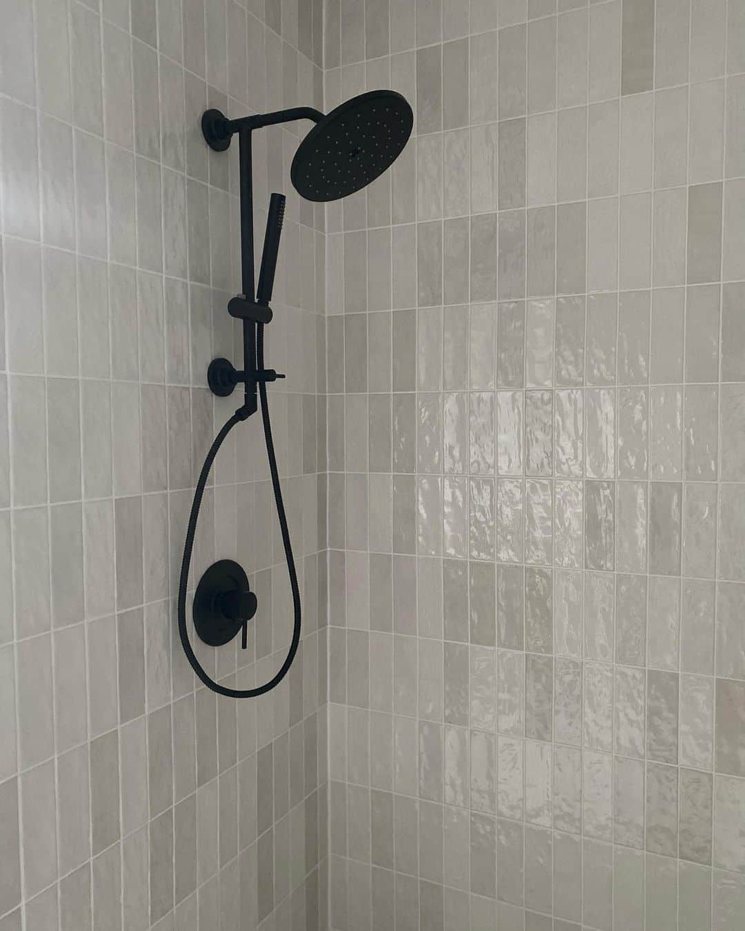Contrast Light Tile with Matte Black Shower Fixtures