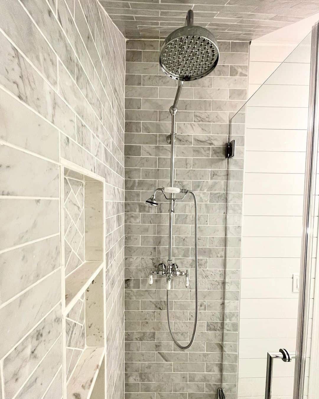 Shower Niches With Geometric Inlay Add Artistic Detail