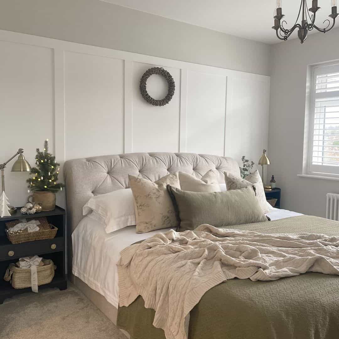 Tall Panels Frame a Simple Woven Wreath