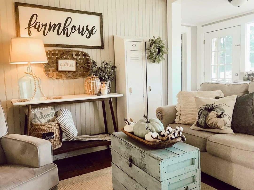Farmhouse Sign Adds Cozy Textural Layer