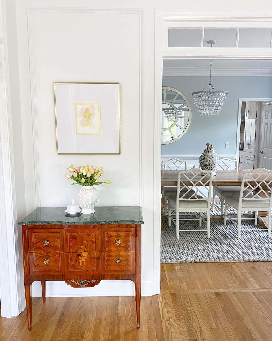 Jute Rug Grounds a Light-Filled Dining Area