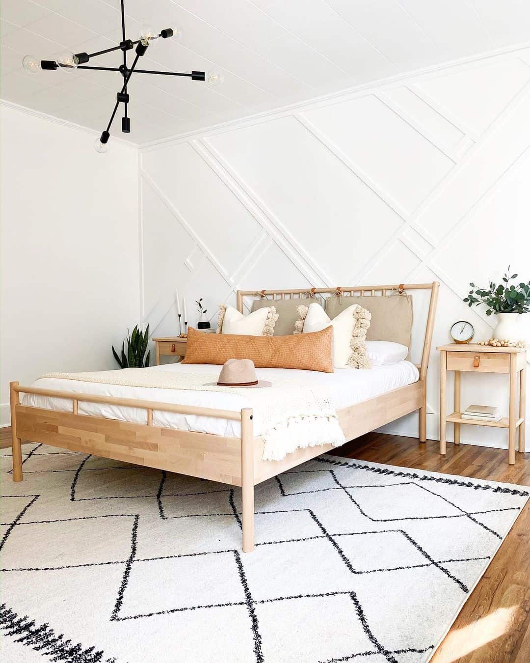 Geometric Wall Molding Adds Architectural Interest