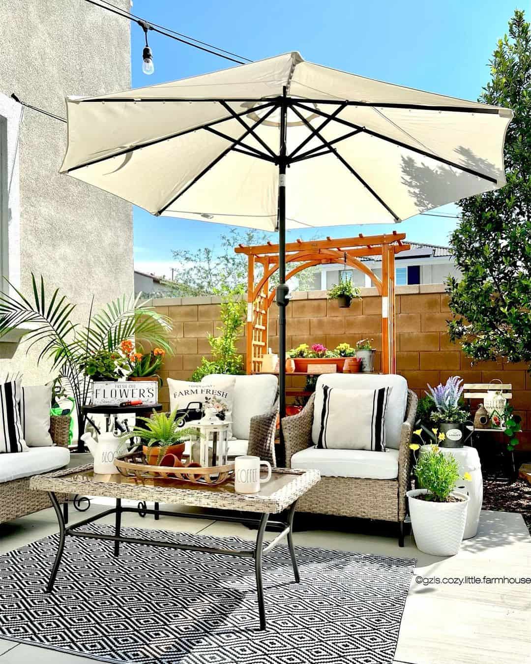 Woven Coffee Table With Tray Organizes Patio Essentials