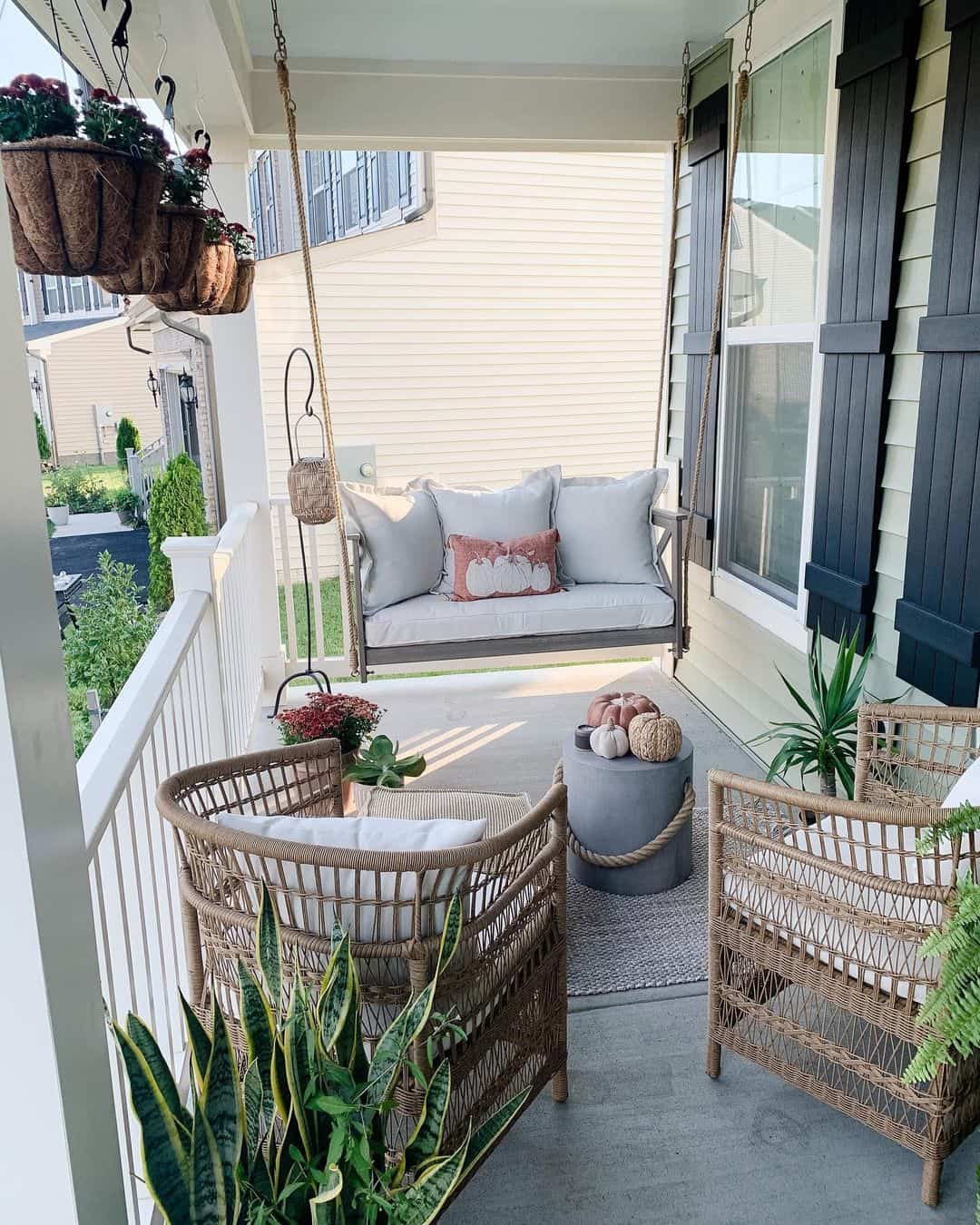 Woven Chairs Create a Cozy Seating Nook